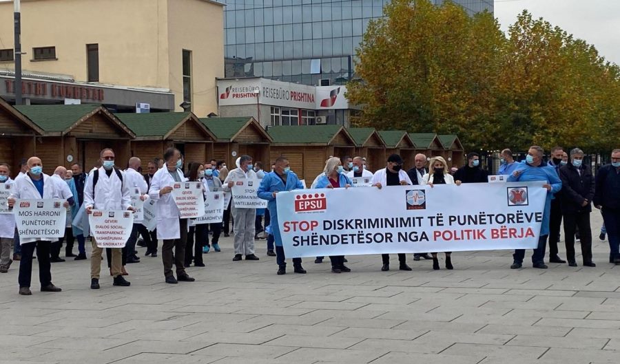 Sindikatat e Shendetesise ne Kosove paralajmerojne greve