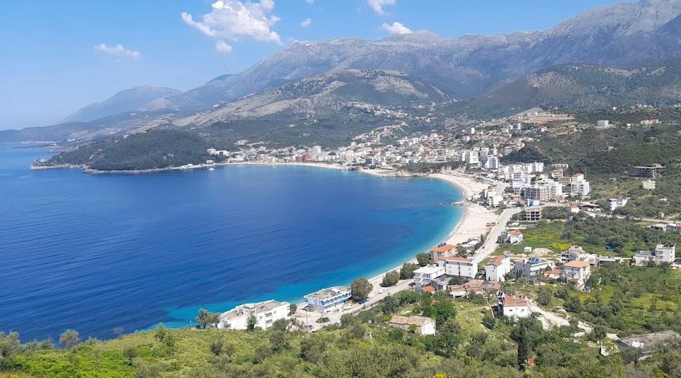 Shqipëria me cilësinë më të keqe të ujërave të plazheve në Europë edhe në 2025