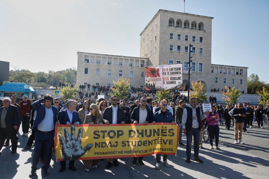 Sindikata e Universiteteve nis bojkotin e mësimit në gjithë vendin, mbështet protestat studentore