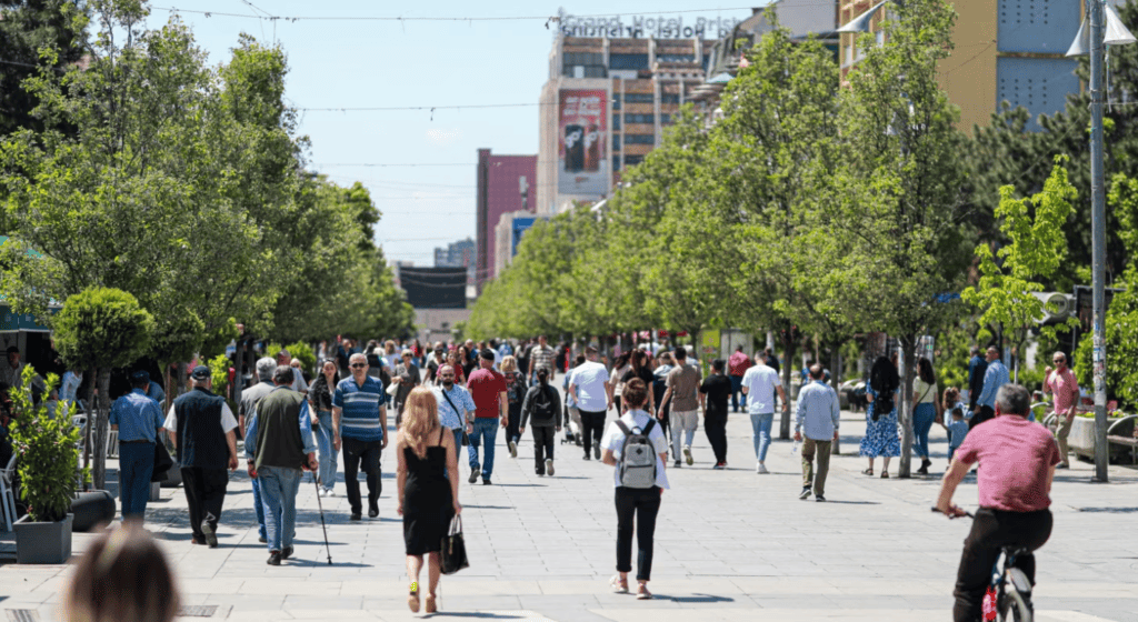 Sondazhi i NDI: Rritet pesimizmi, një në katër qytetarë do të largohet nga Kosova
