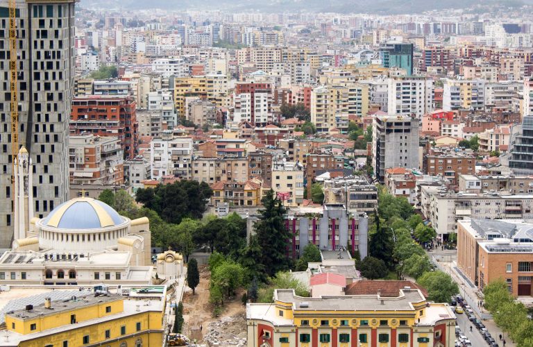 Taksa e pasurisë solli 81 mln euro për bashkitë, Tirana mbledh gjysmën e të ardhurave