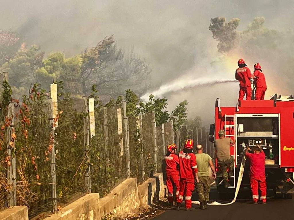 Tirana në flakë, Bashkia hap tender 313 mijë euro për zjarrfikëse për terrene të vështira