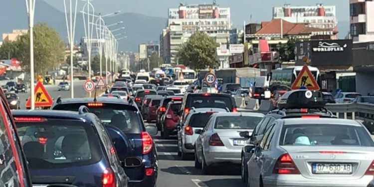 Shume trafik, por Shqipëria ka numrin me te ulet te automjeteve ne Europe, ne raport me popullsine