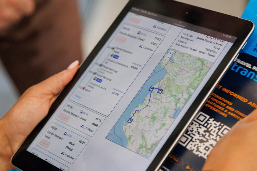 Transporti në sezonin veror DPSHTRR promovon platformën eTransport në porte dhe aeroport