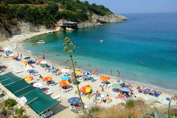 Turizmi shtoi shitjet, 2 milione kupona me teper
