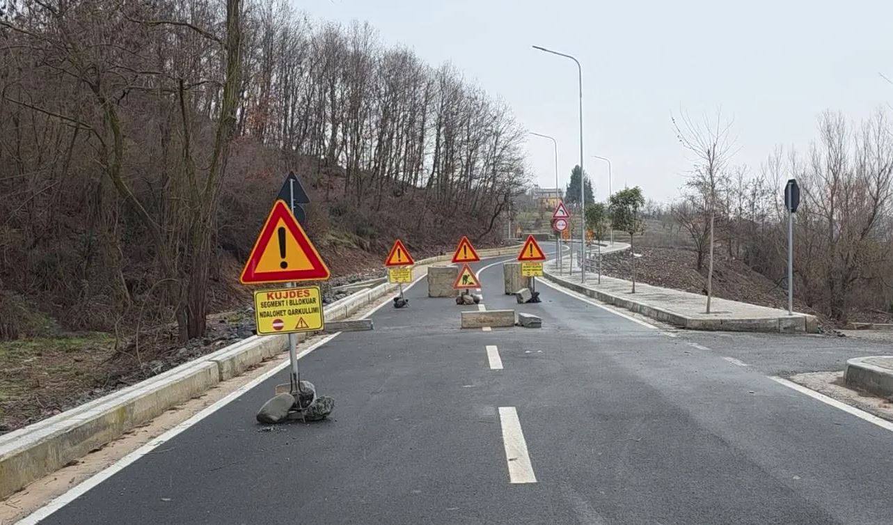 Unaza e Burrelit sërish në tender, 930 mijë euro të tjera për rrugën që u shemb