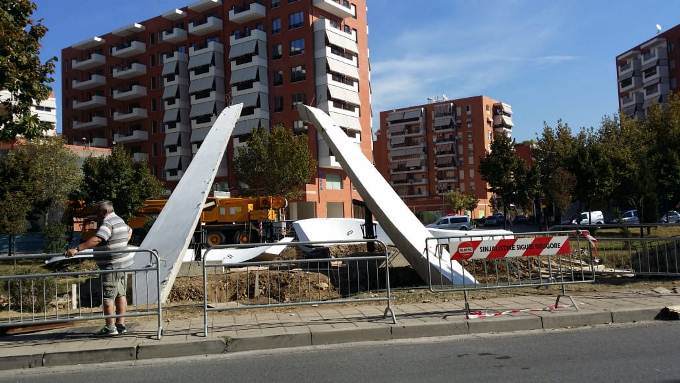 Tiranes i shtohet nje tjeter ure per kembesoret 