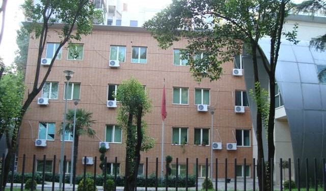 Valë ndryshimesh në administratë, dorëheqja e 20 drejtuesve, përfshirë Tatimet, Doganat, QKB