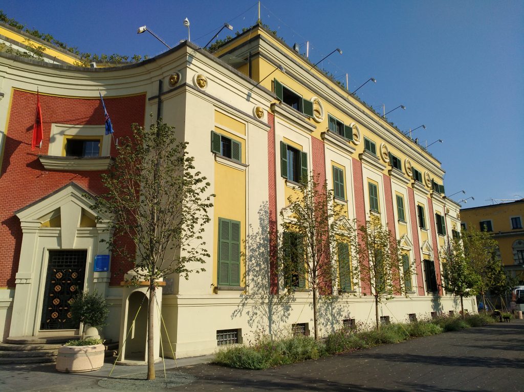 Vetëm 15 për qind e planit vjetor të investimeve u realizua, bashkitë e mëdha mbeten pas