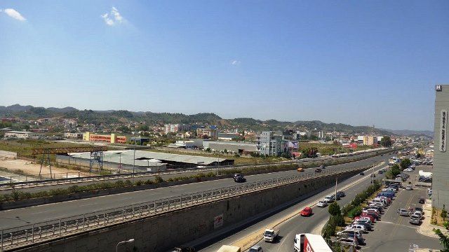 Zbardhet projekt-ideja per zgjerimin e autostrades Tirane-Durres